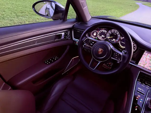 Porsche Panamera 4 E-Hybrid Sport Turismo Chrono Sportauspuff Pano Ansicht 14