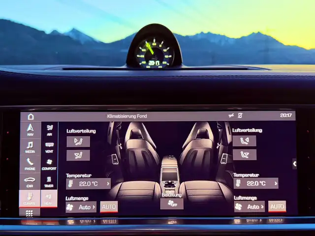 Porsche Panamera 4 E-Hybrid Sport Turismo Chrono Sportauspuff Pano Ansicht 36