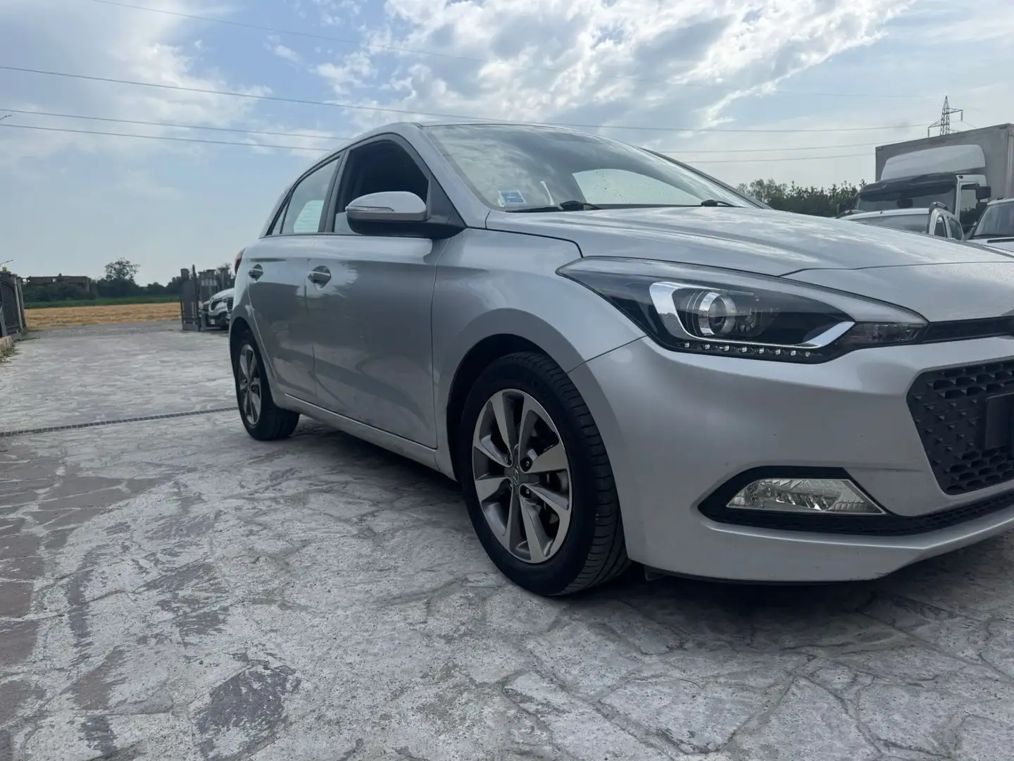 Hyundai i20 1.1 CRDi 12V 5 porte Style neopatentati Argento - 2
