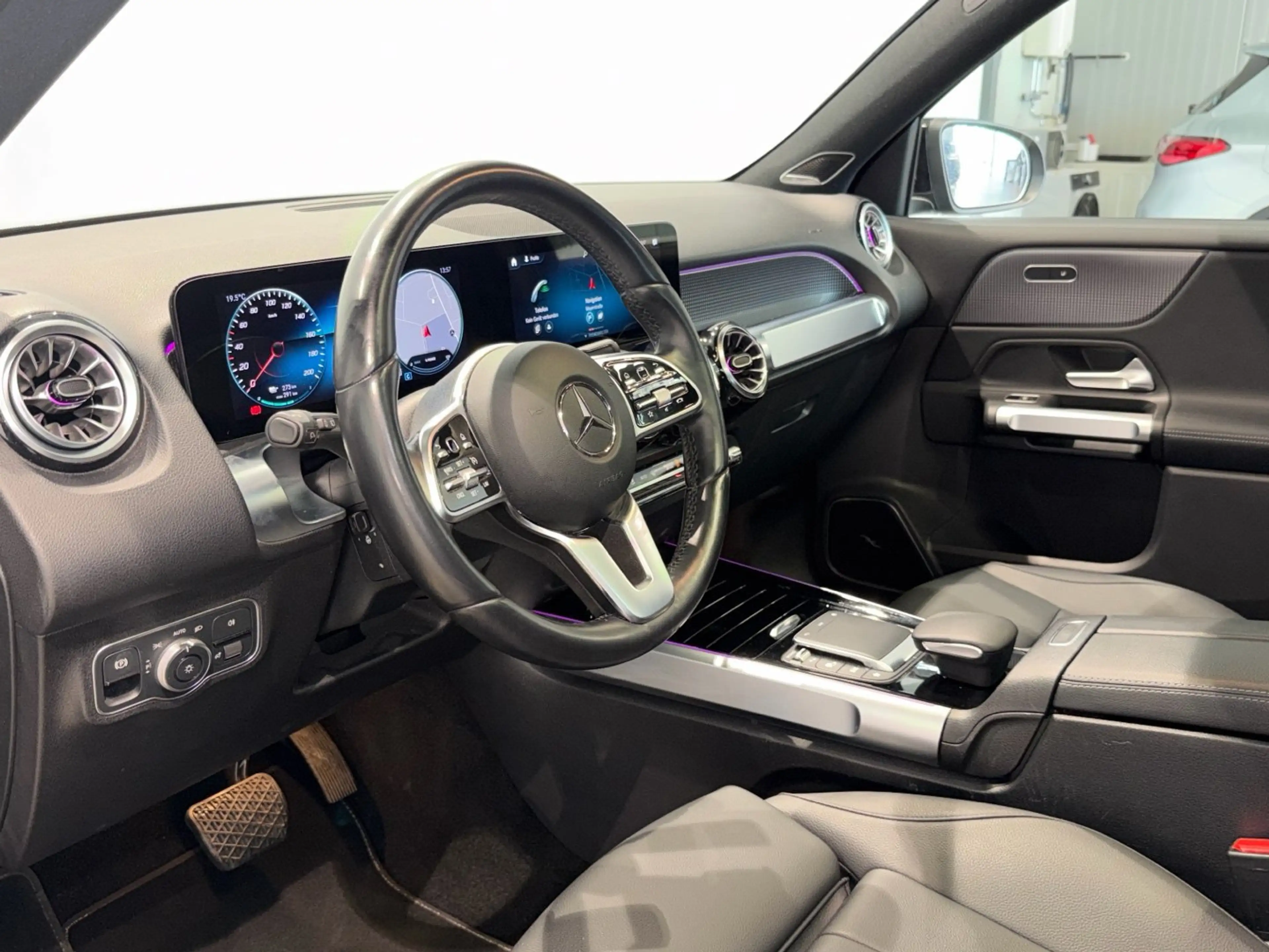 Mercedes-Benz EQB 250 Progressive Night Panorama Burmester LED — photo 11