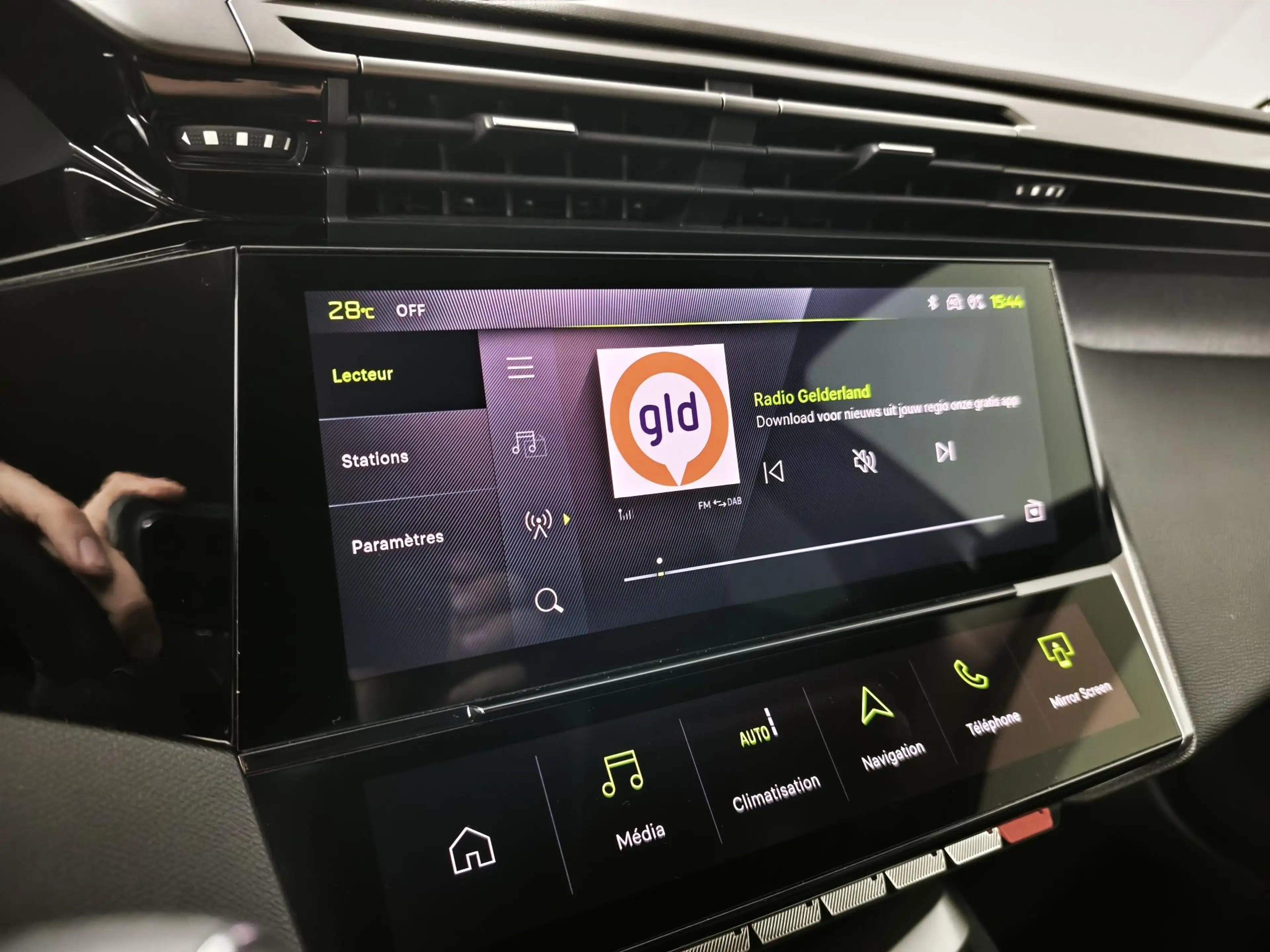 Peugeot 308 SW 1.2 Hybrid 145 e-DCS6 Allure | Navigatie | 360º — photo 31