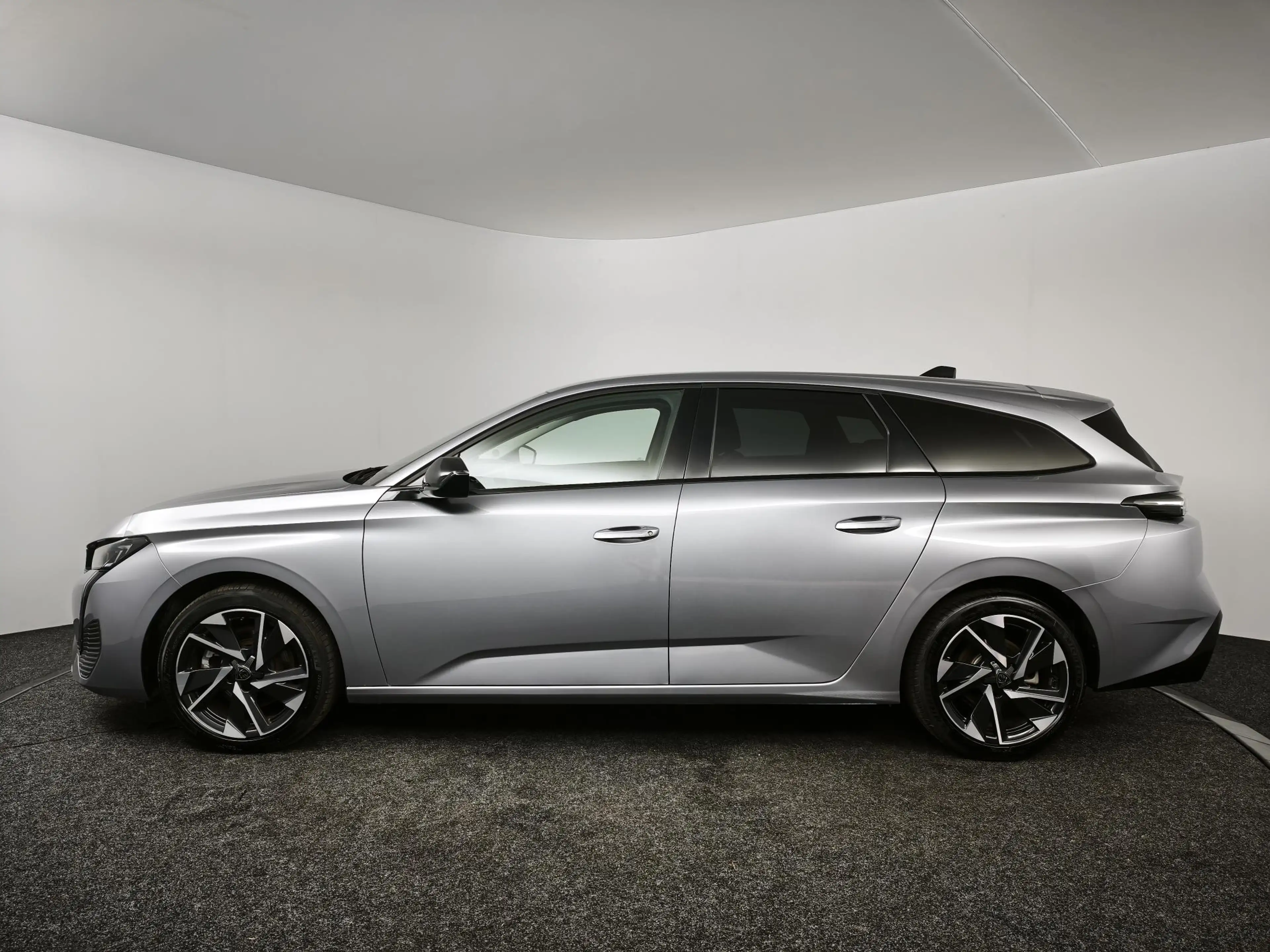 Peugeot 308 SW 1.2 Hybrid 145 e-DCS6 Allure | Navigatie | 360º — photo 15