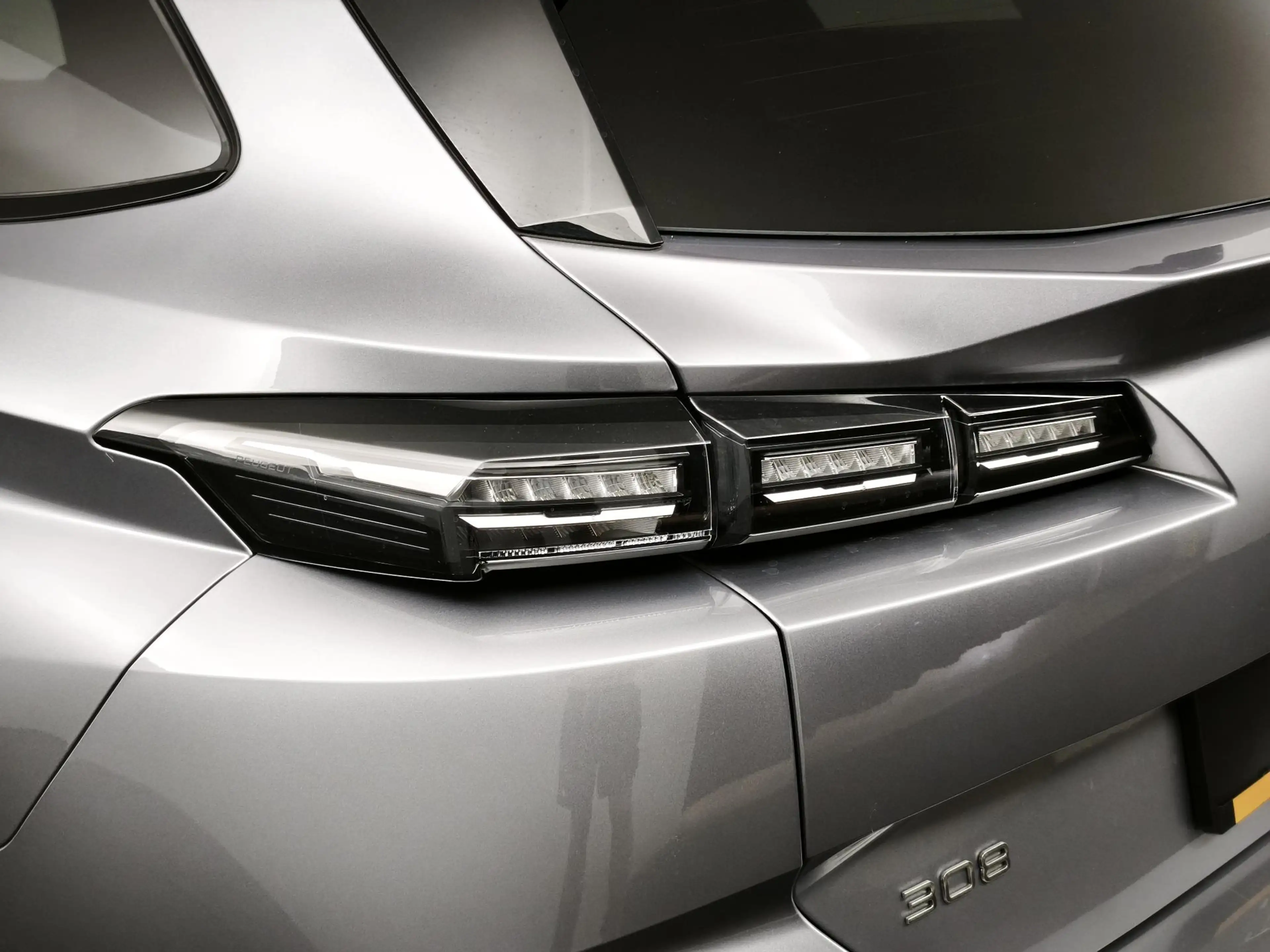 Peugeot 308 SW 1.2 Hybrid 145 e-DCS6 Allure | Navigatie | 360º — photo 37