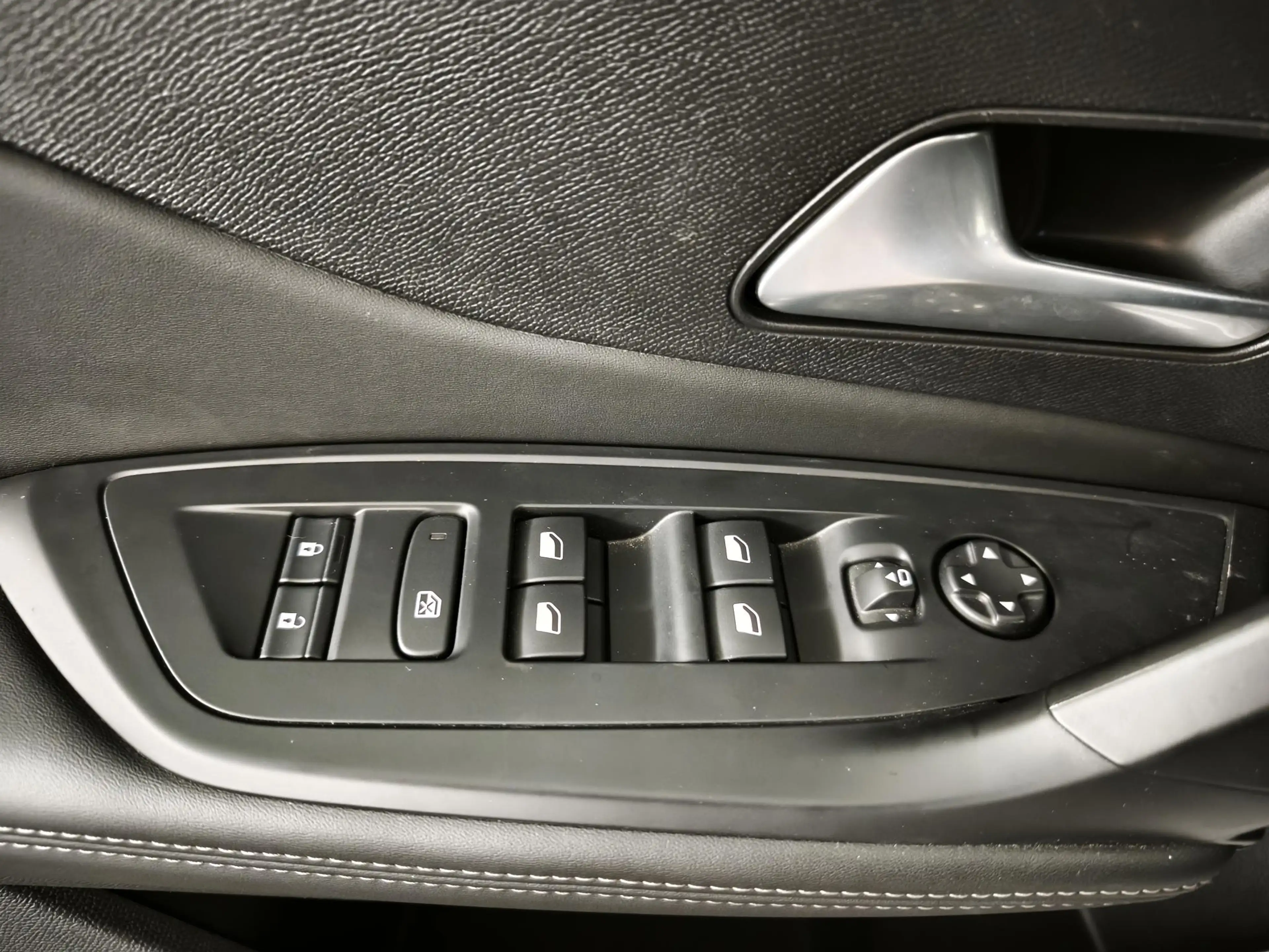 Peugeot 308 SW 1.2 Hybrid 145 e-DCS6 Allure | Navigatie | 360º — photo 19