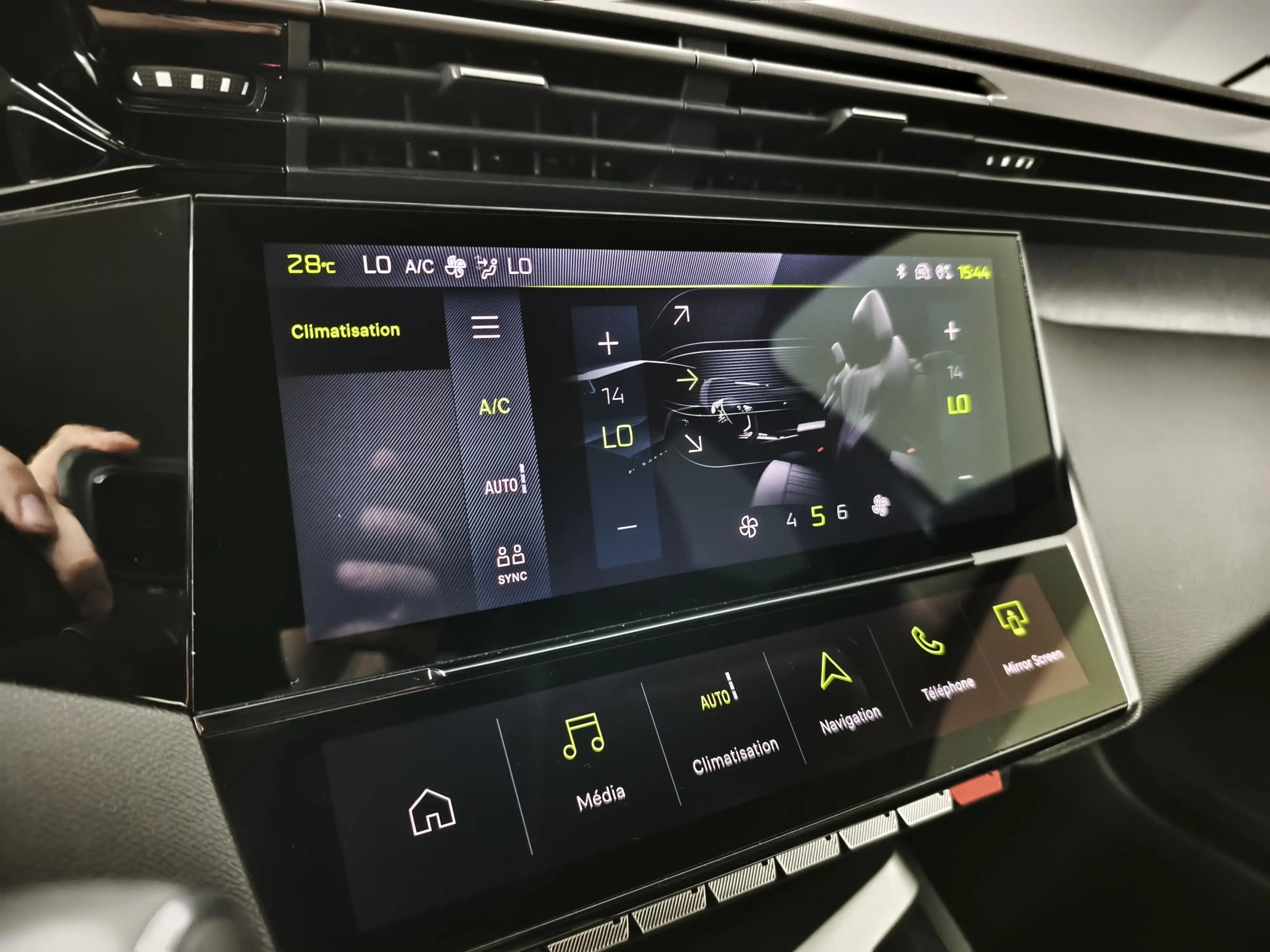 Peugeot 308 SW 1.2 Hybrid 145 e-DCS6 Allure | Navigatie | 360º — photo 32