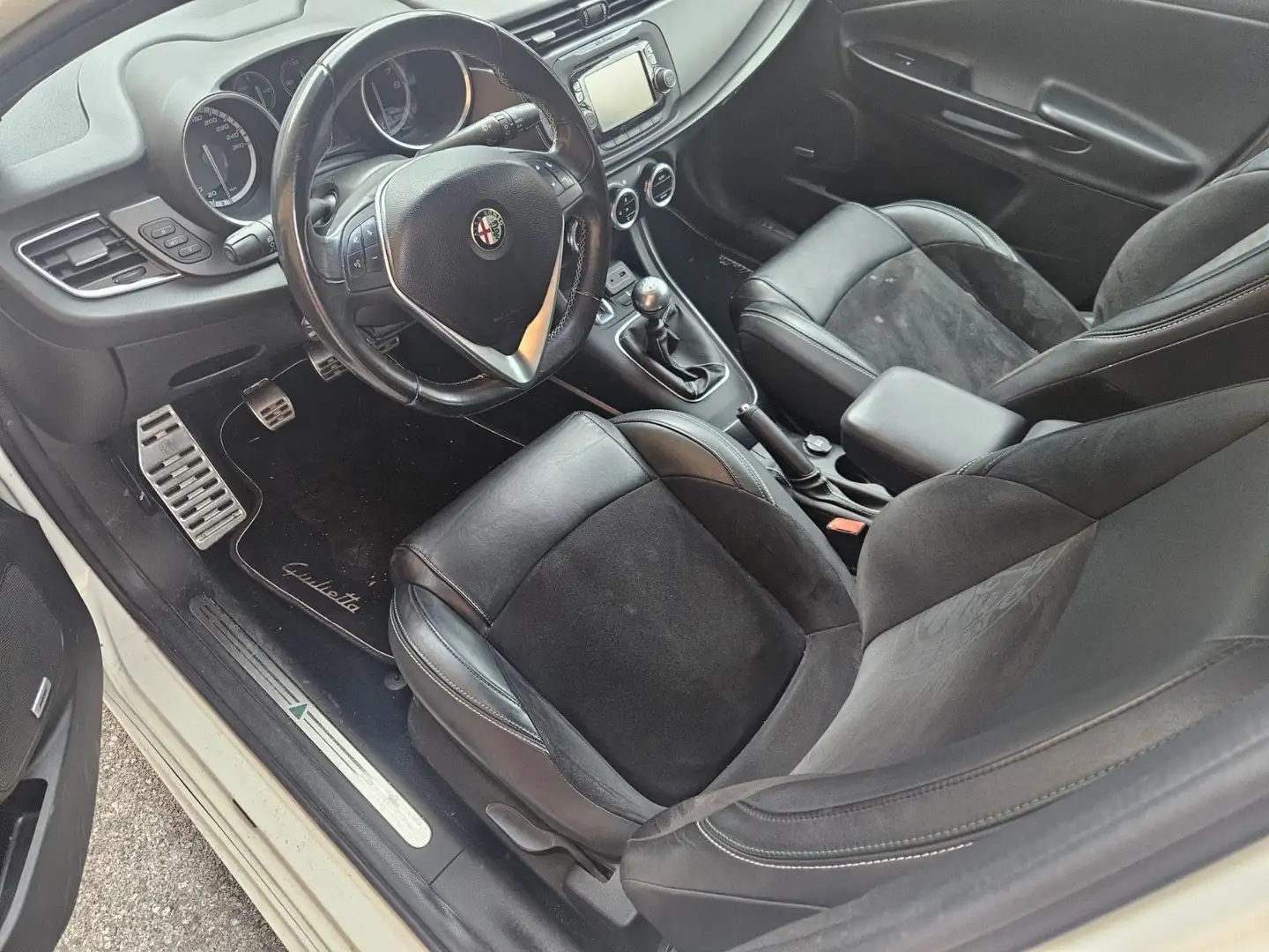Alfa Romeo Giulietta Turismo Weiß - 2
