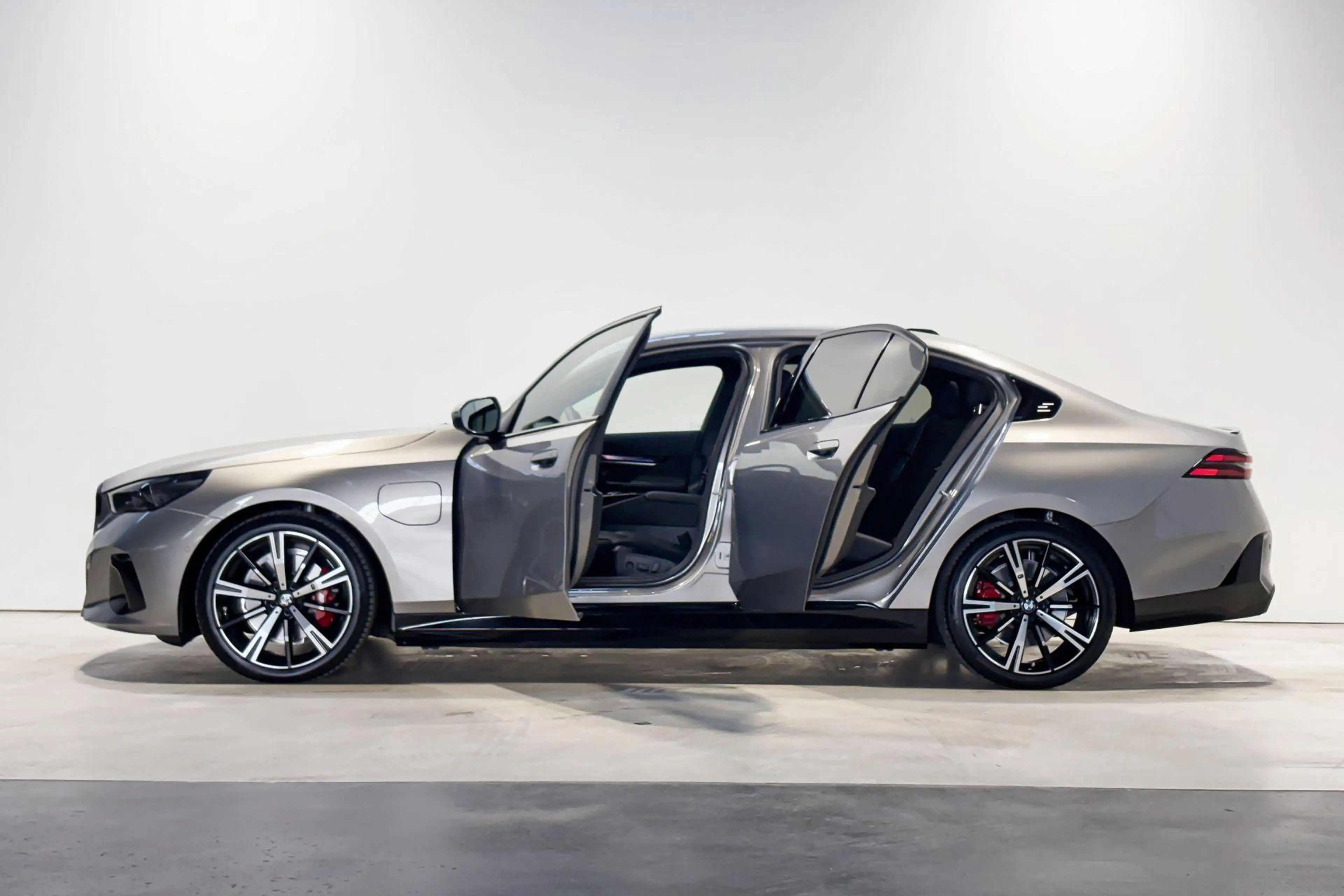 BMW 530 5 Serie Sedan 530e M Sport Edition — photo 3