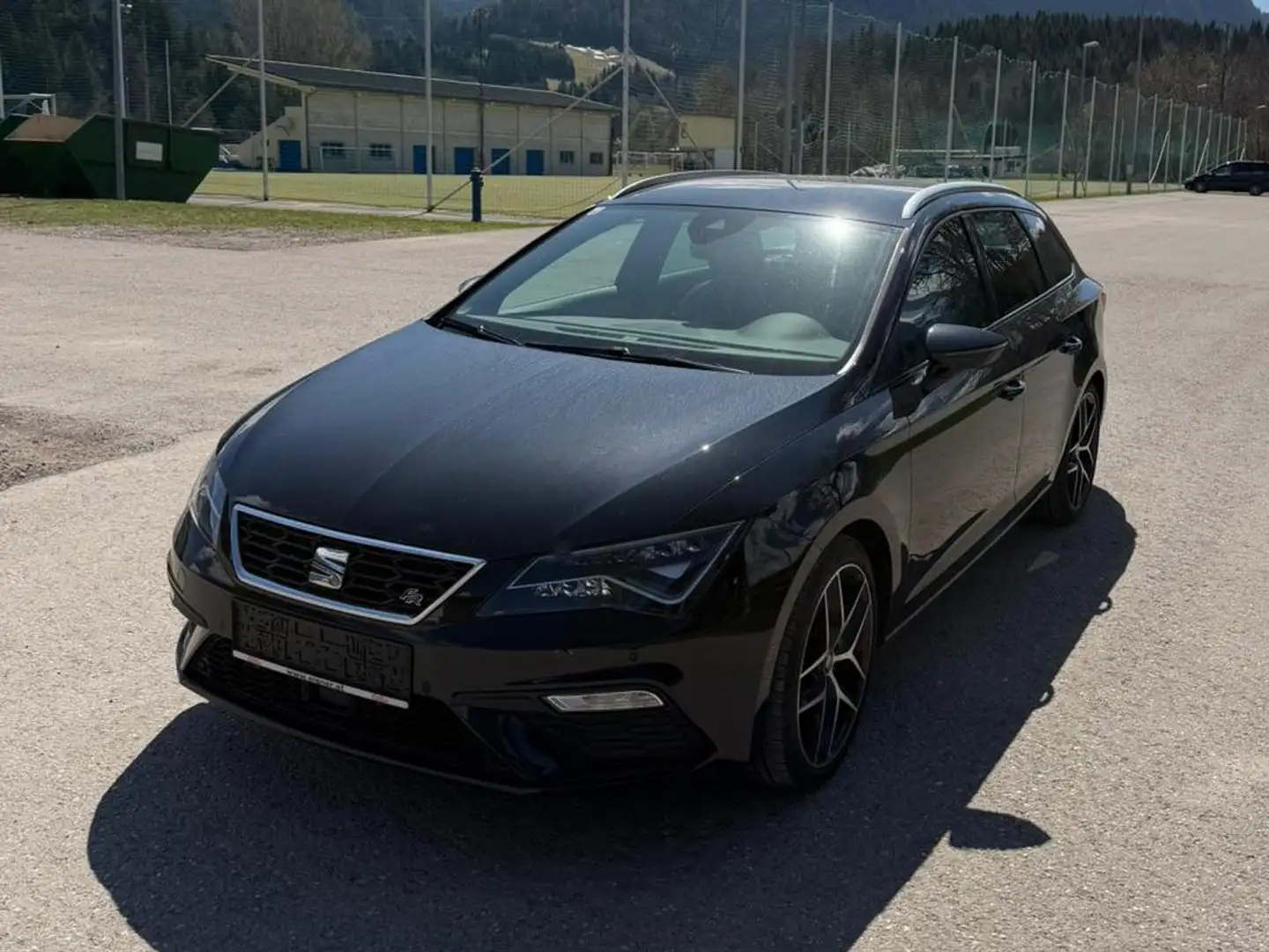 SEAT Leon Seat Leon ST FR DSG 150PS | Voll ausgestattet | ACC | Beats | Alcantara | 1.Besitz | Pickerl neu Schwarz - 1