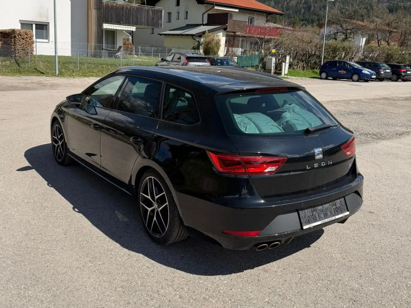 SEAT Leon Seat Leon ST FR DSG 150PS | Voll ausgestattet | ACC | Beats | Alcantara | 1.Besitz | Pickerl neu Schwarz - 2