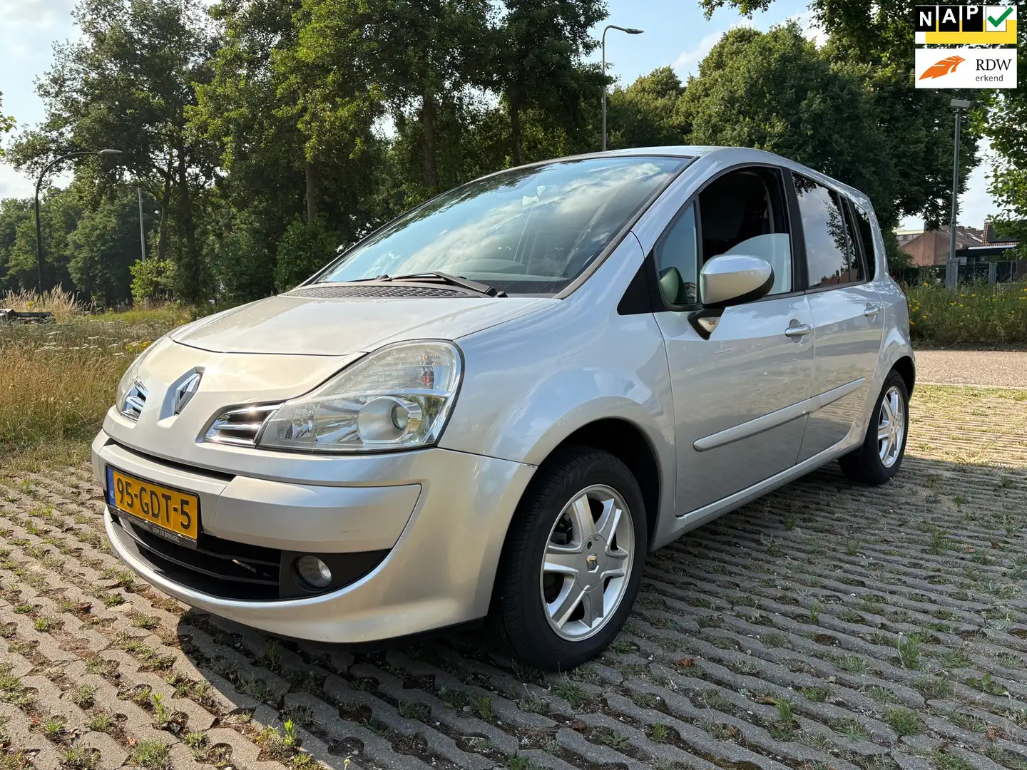 Renault Grand Modus 1.2 TCE Dynamique / airco / nap / nieuwe apk Gris - 1