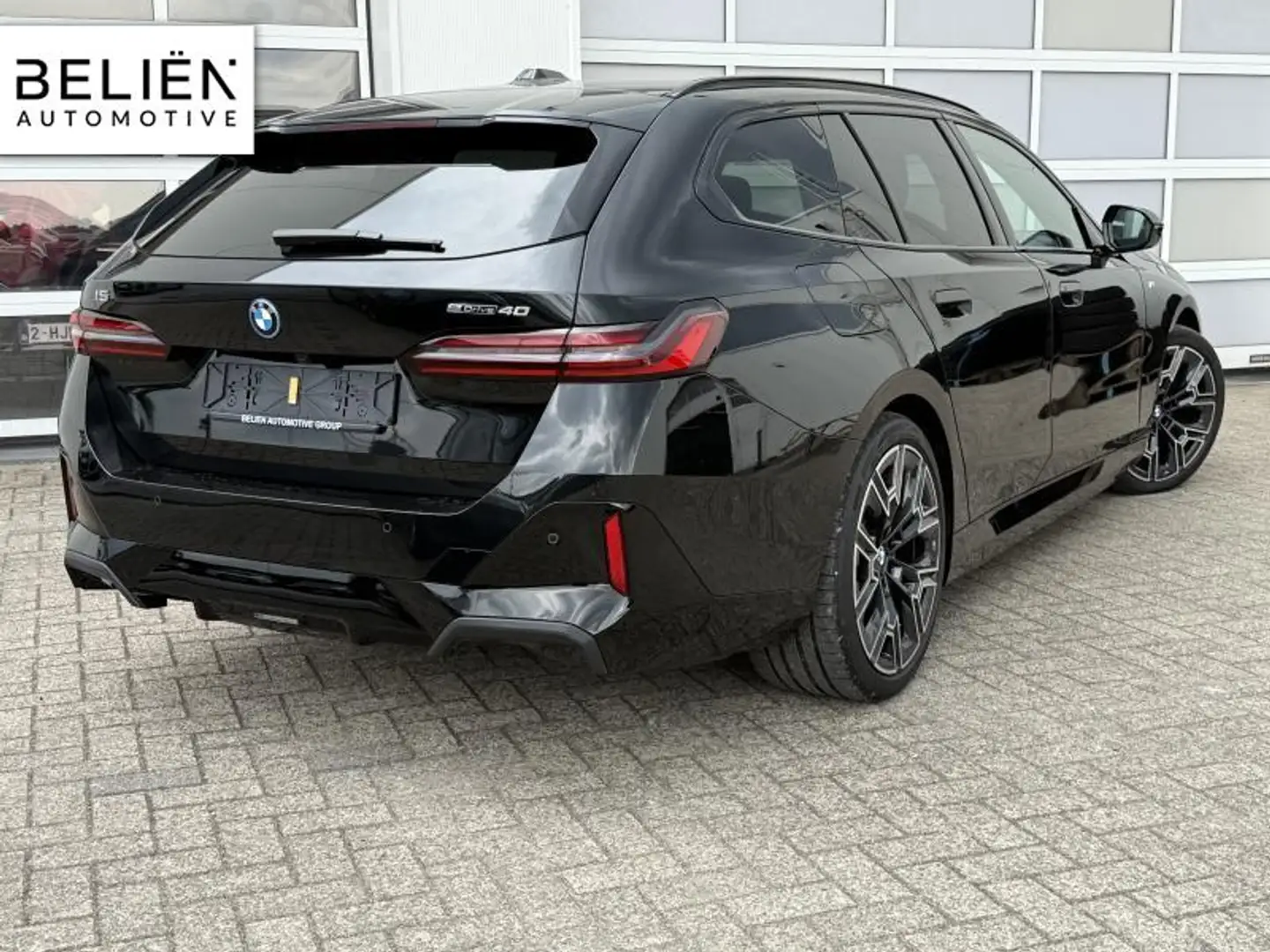 BMW i5 touring Schwarz - 2