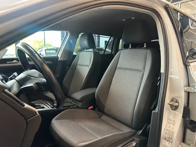 Volkswagen Passat view 8