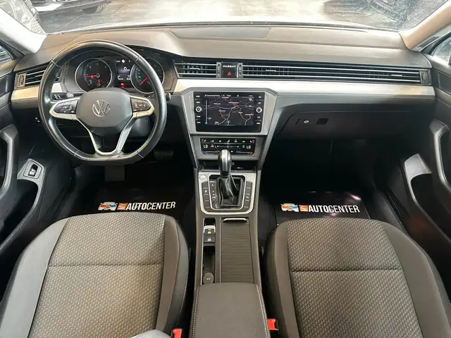 Volkswagen Passat view 6
