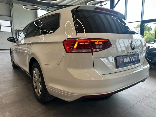Volkswagen Passat view 5