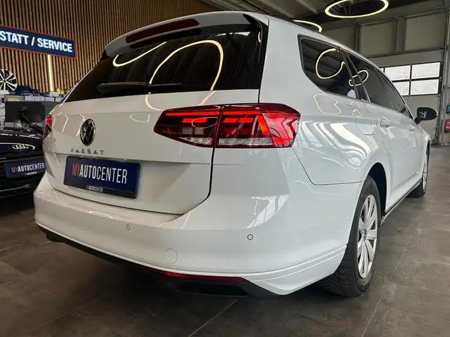 Volkswagen Passat view 2