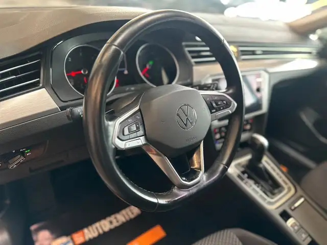 Volkswagen Passat view 11