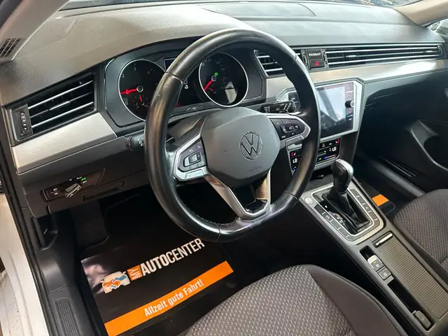 Volkswagen Passat view 10