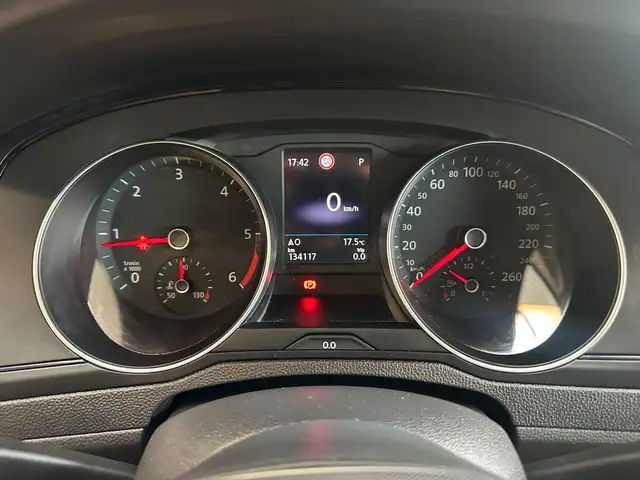 Volkswagen Passat view 13