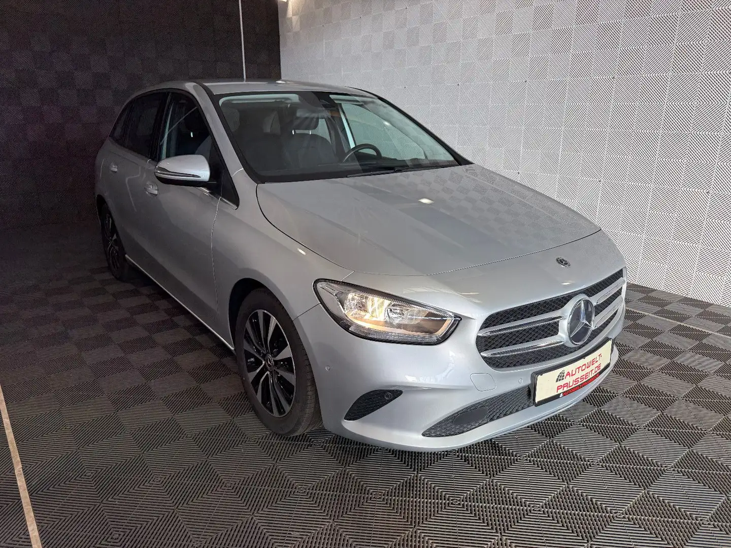 Mercedes-Benz B 250 e*STYLE*BUSINESS-LED-R.KAM-MBUX-TEMPO-SHZ Silber - 1