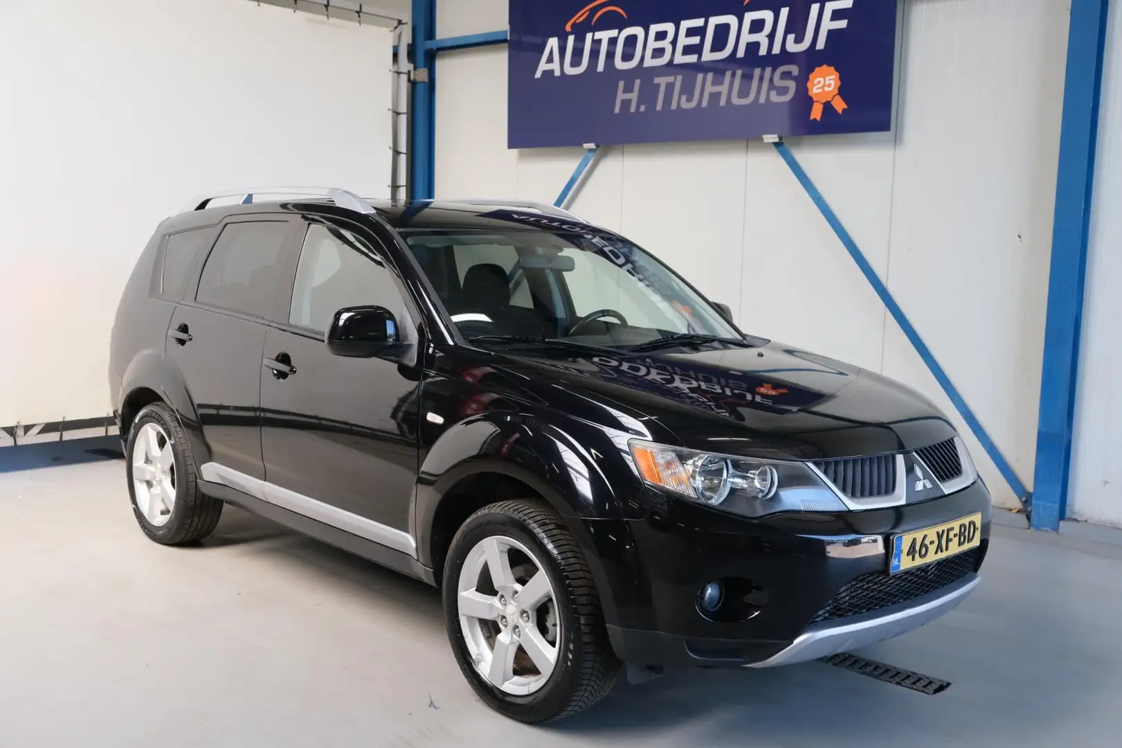 Mitsubishi Outlander 2.0 DI-D Intense+ 4wd, 4X4 Zwart - 1