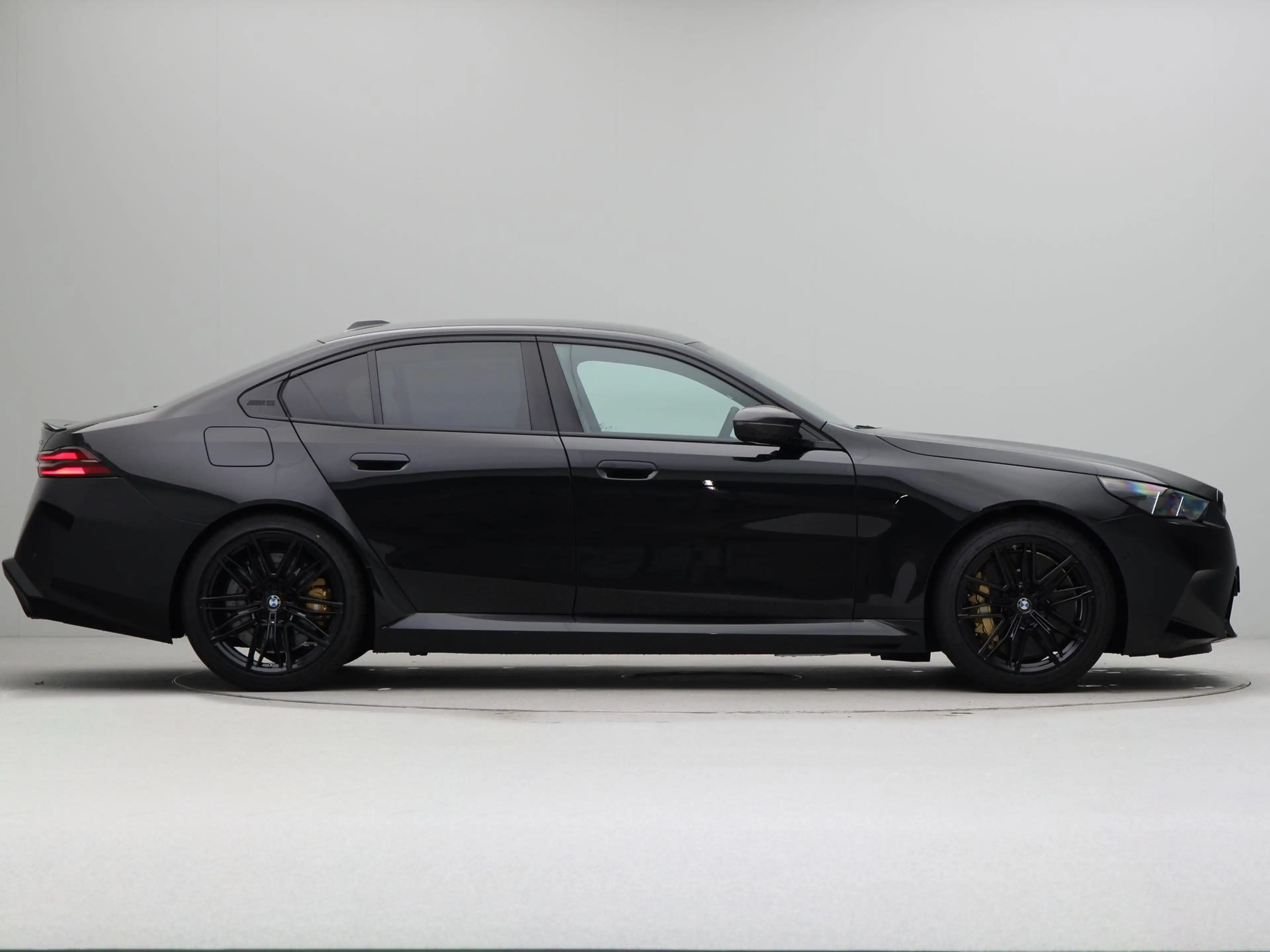 BMW M5 — photo 9