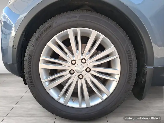 Land Rover Discovery view 6