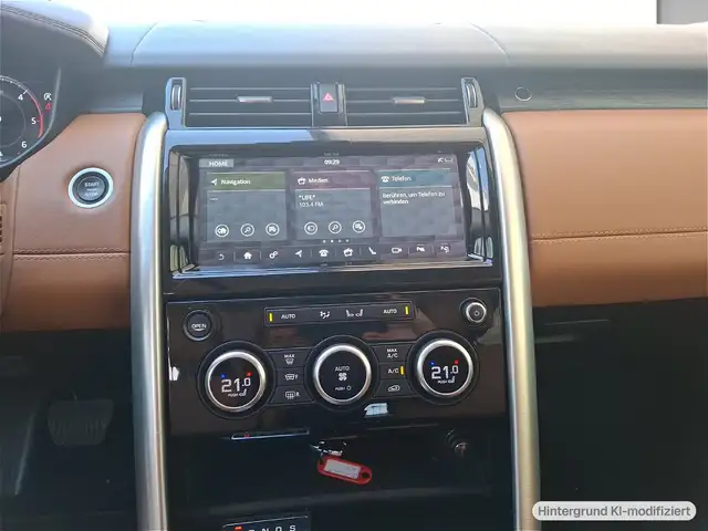 Land Rover Discovery view 8