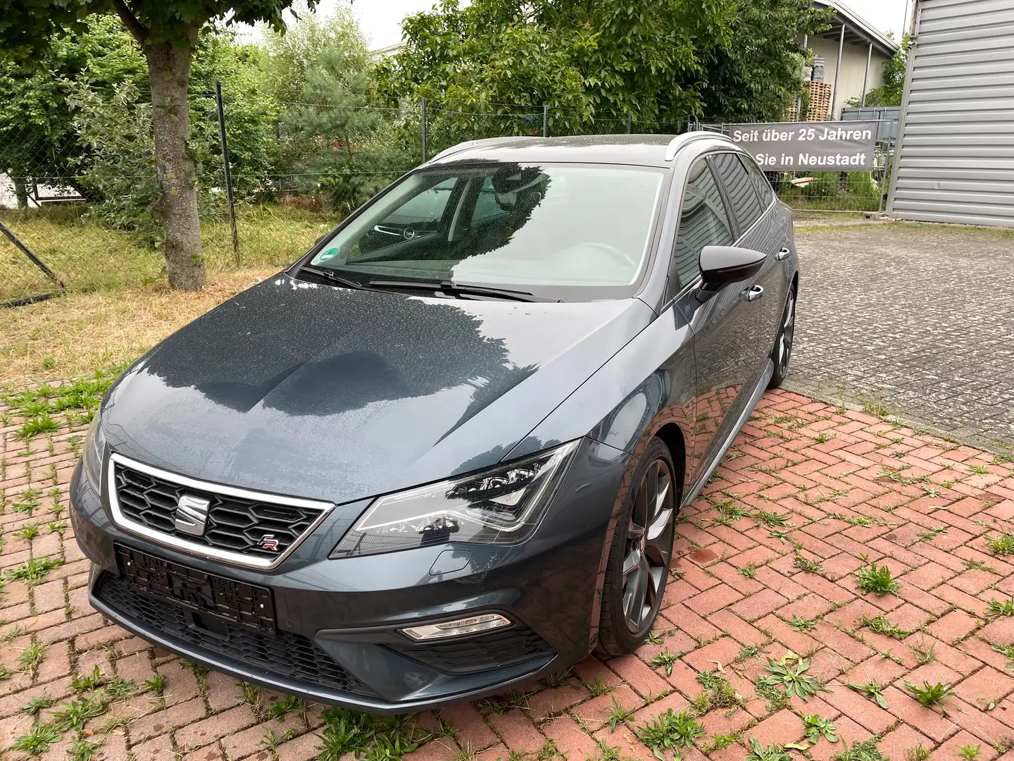 SEAT Leon FR aus 1.Hand mit Scheckheftgepf. Top Ausstattung Gris - 1