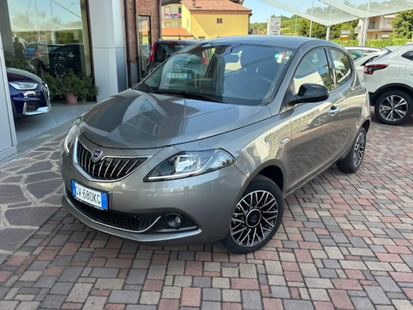 Lancia Ypsilon 1.0 FireFly 5 porte S&S Hybrid Platino Grigio - 1