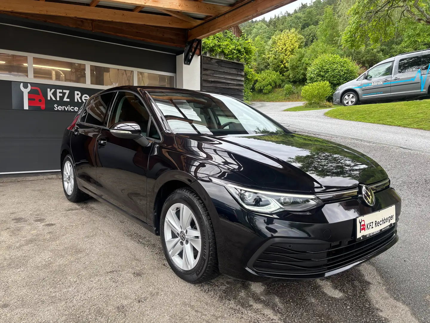Volkswagen Golf WERKSGARANTIE LIFE IQ LIGHT NAVI SHZ MULTI APP Schwarz - 1