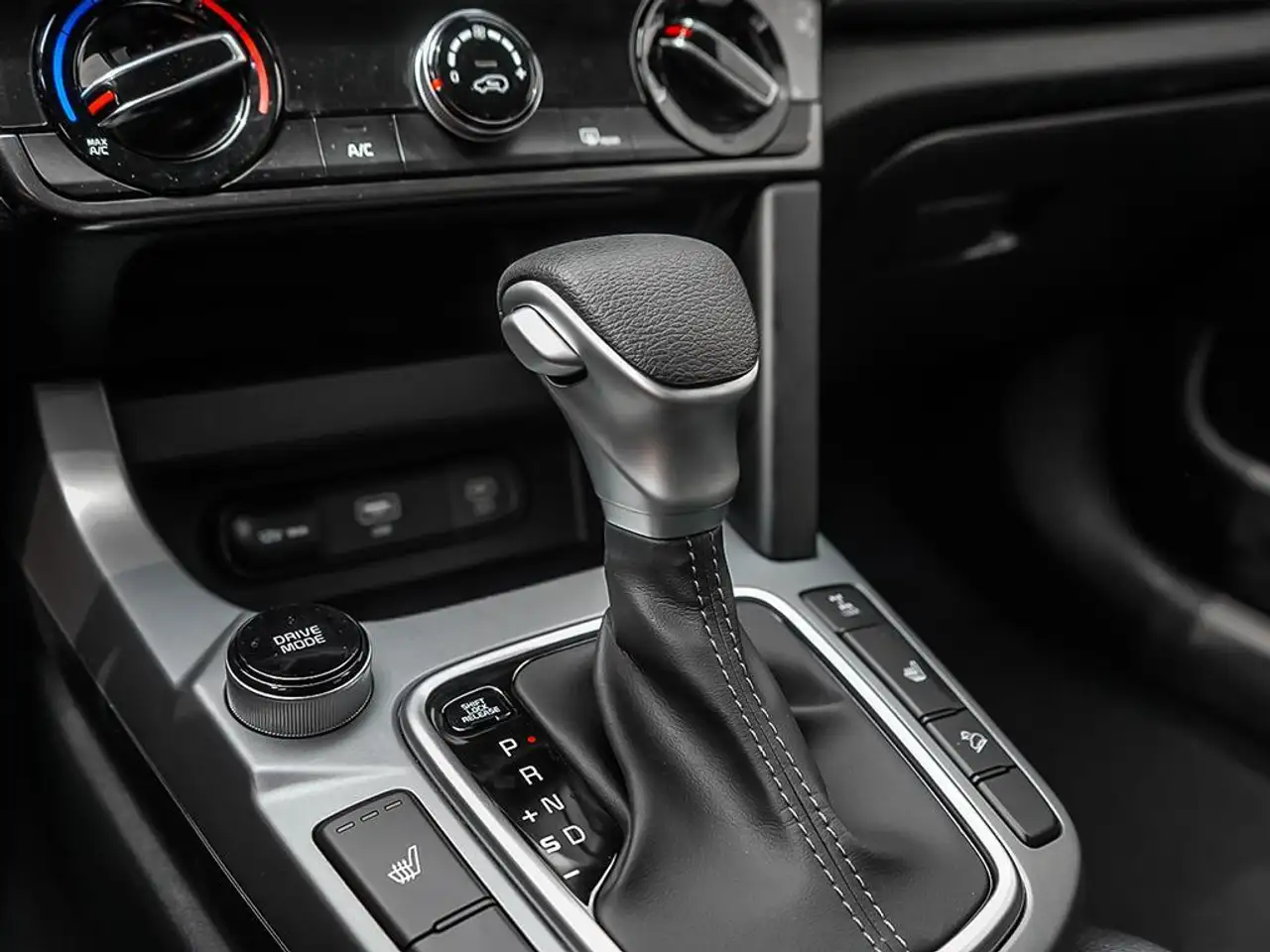 Kia Seltos снимка Kia Seltos