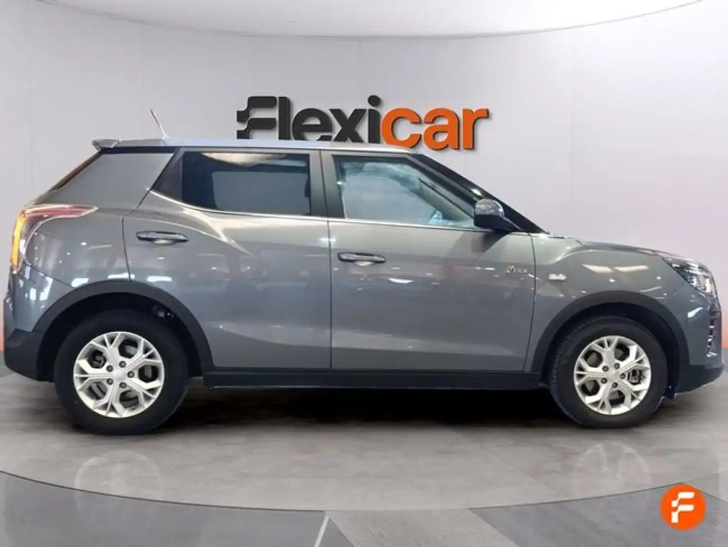 SsangYong Tivoli G15 Limited 4x2 Gris - 2