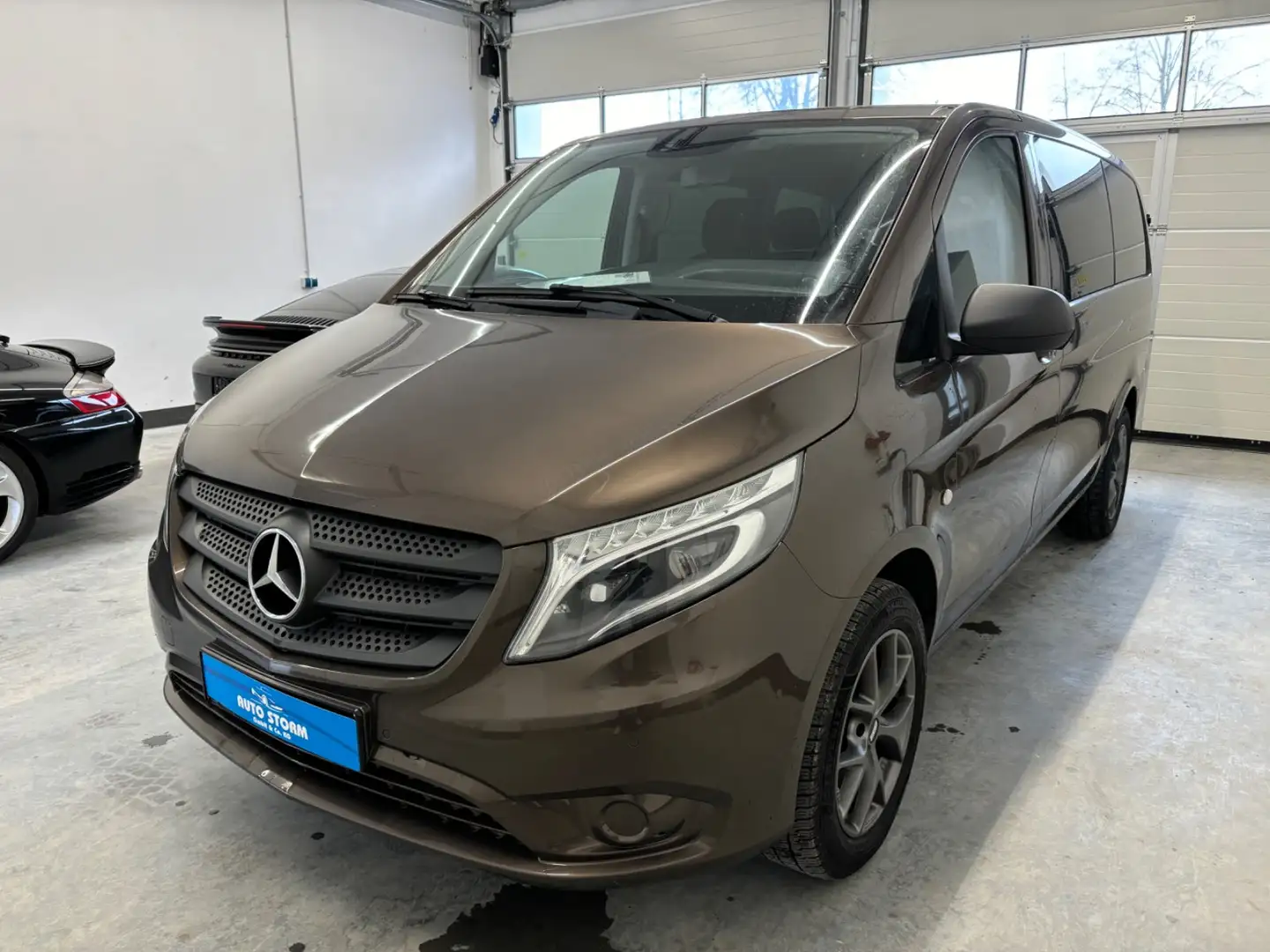 Mercedes-Benz Vito 119 CDI Tourer BlueTEC 4MATIC lang*1-Ha*8-Sitz*LED Marrón - 1