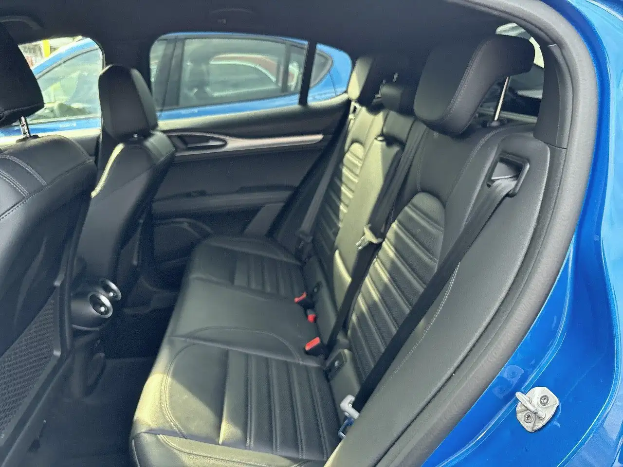 Alfa Romeo Stelvio 2023 — фото 10