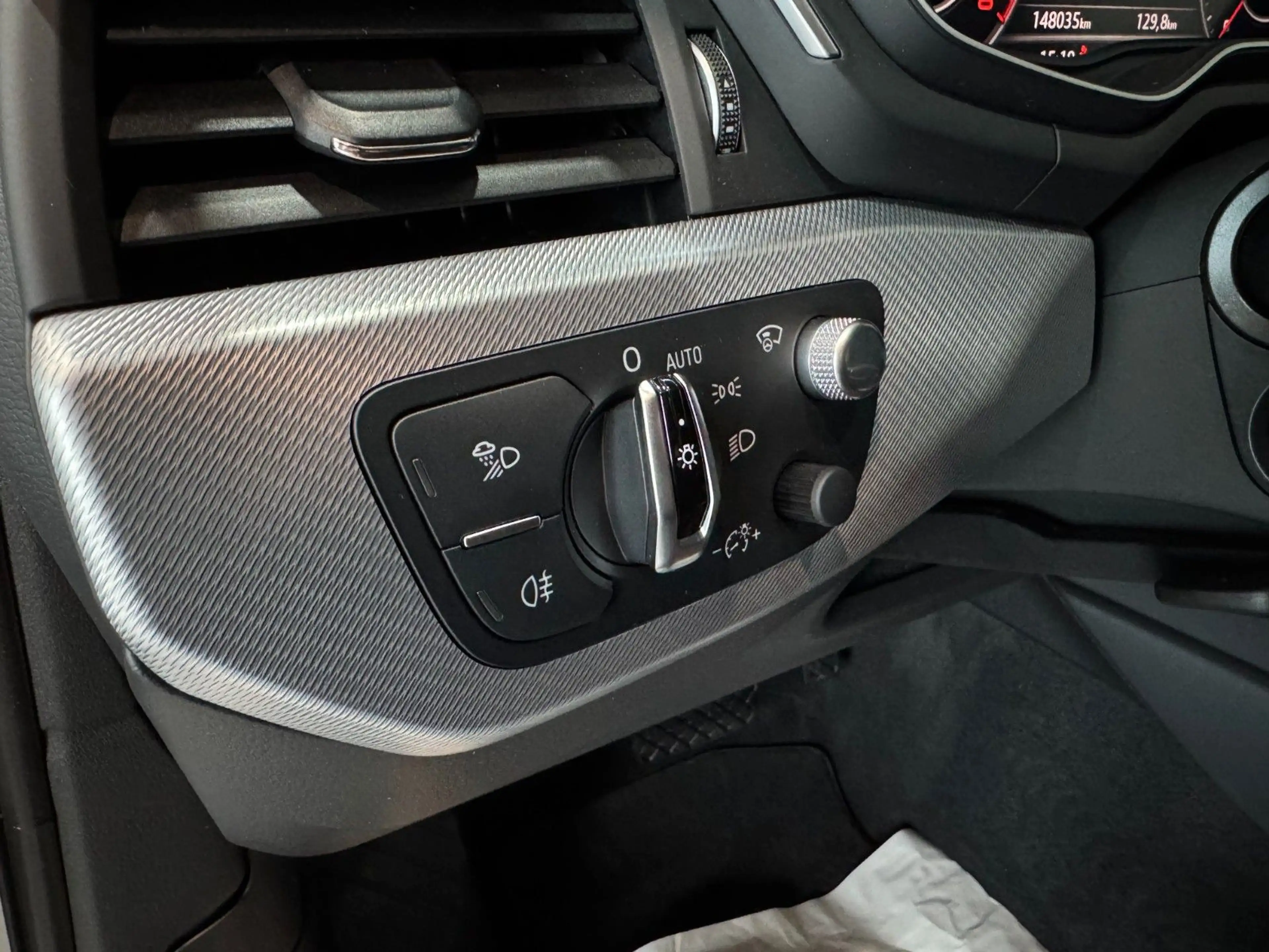 Audi A4 Avant/sport/ultra/LED/RFK/PANO/AHK/2.HAND/ACC — photo 15