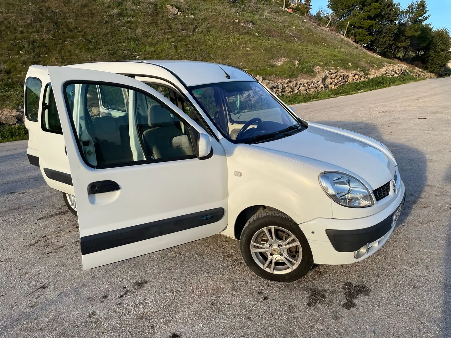 Renault Kangoo Express 1.9DCI Confort 4x4 bijela - 2