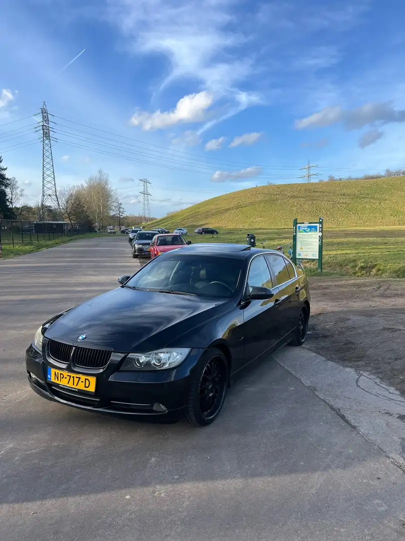 BMW 330 325i High Executive Чорний - 1