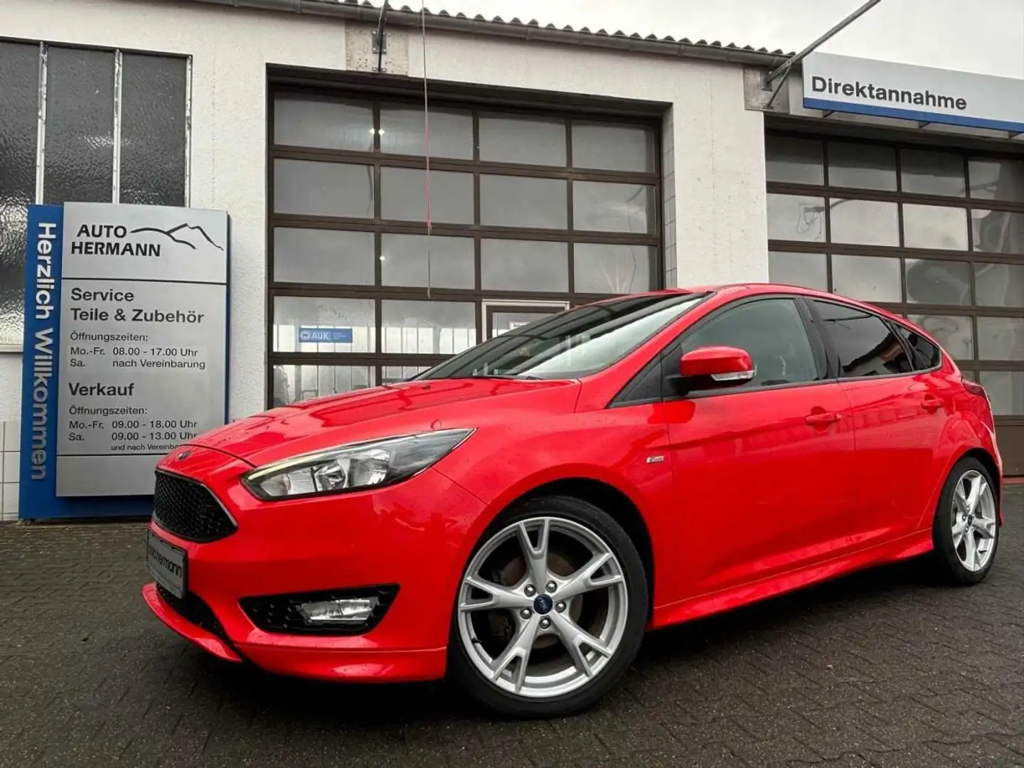 Ford Focus Fließheck 1.0 EcoBoost Start-Stopp-System Rot - 1