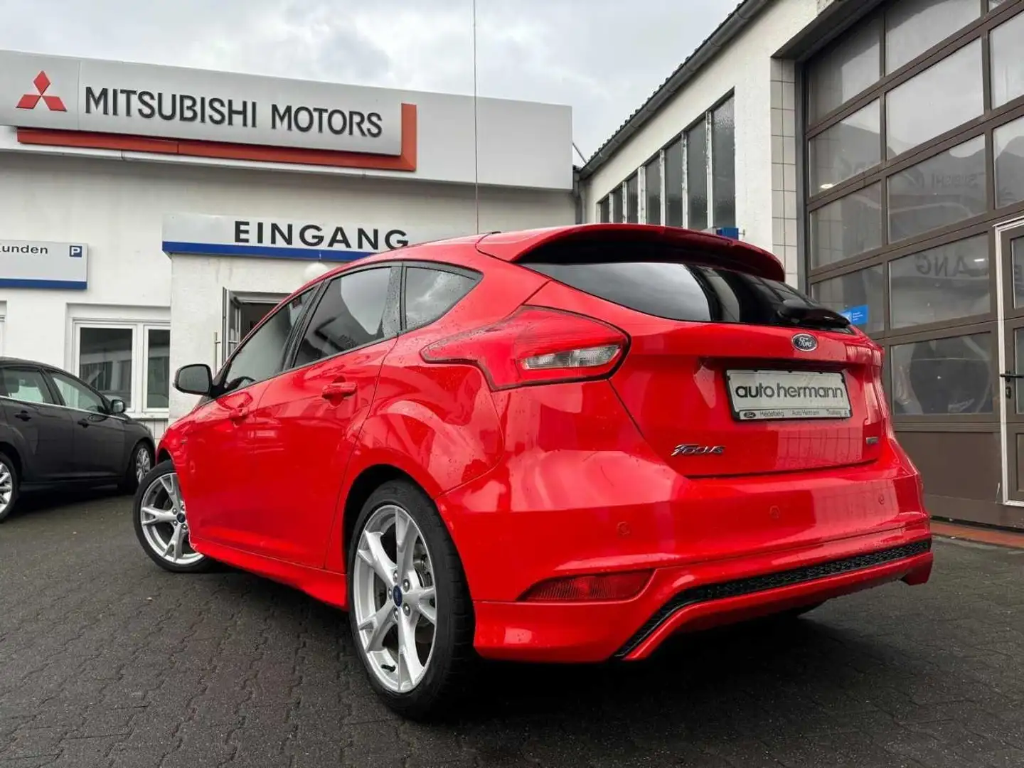 Ford Focus Fließheck 1.0 EcoBoost Start-Stopp-System Rot - 2