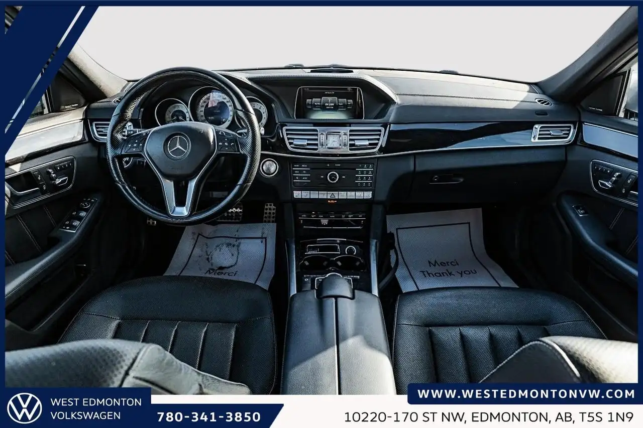 Mercedes-Benz E-Class снимка Mercedes-Benz E-Class