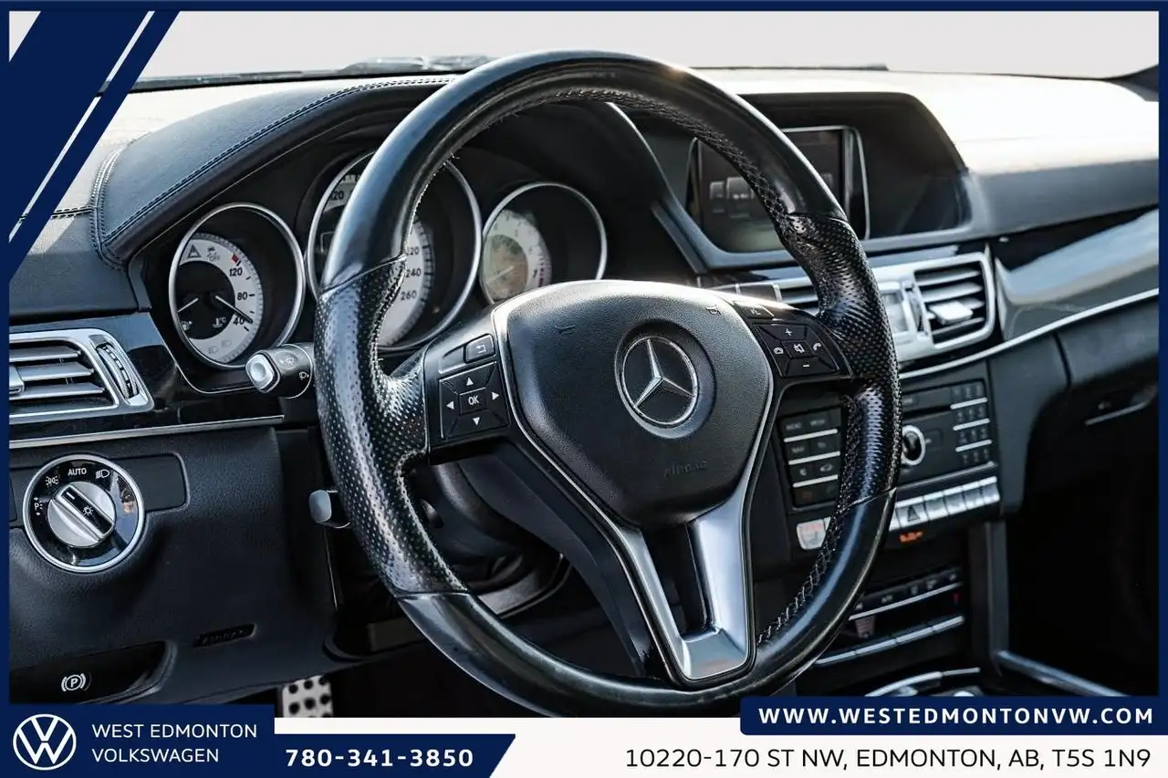 Mercedes-Benz E-Class снимка Mercedes-Benz E-Class