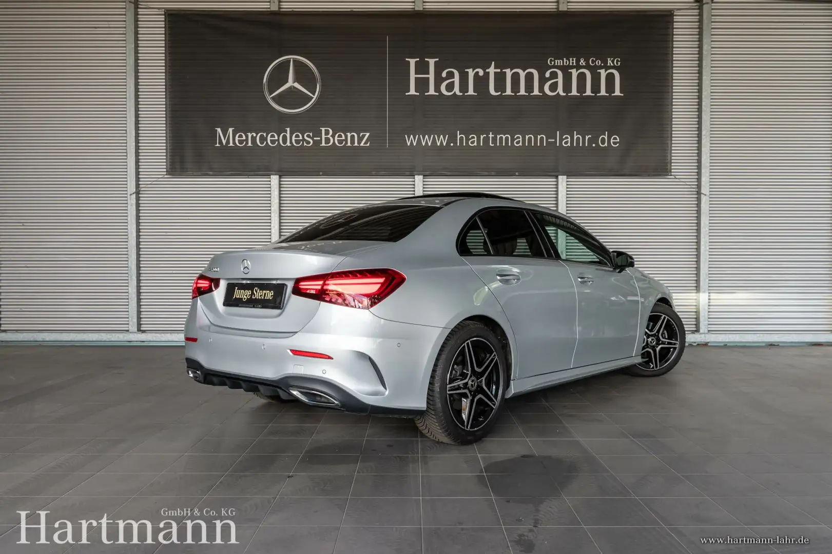 Mercedes-Benz A 200 A 200 Limousine AMG Panorama HUD Fahrassistenz Silber - 2