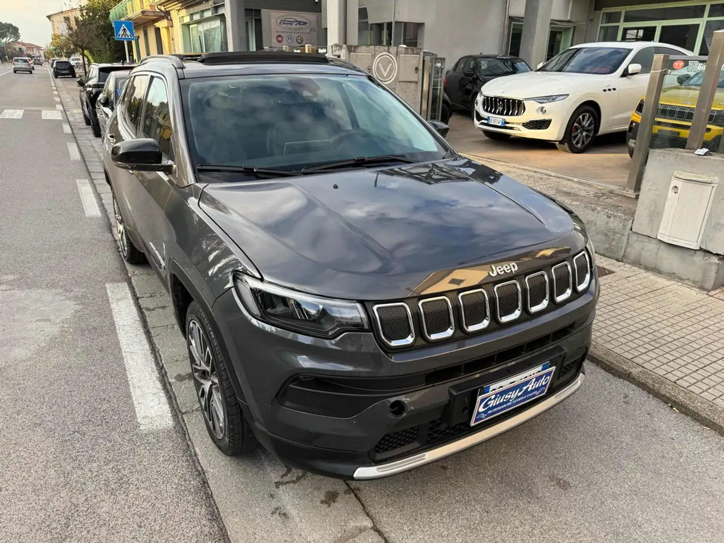 Jeep Compass 1.6 Multijet II 2WD Limited Grau - 1