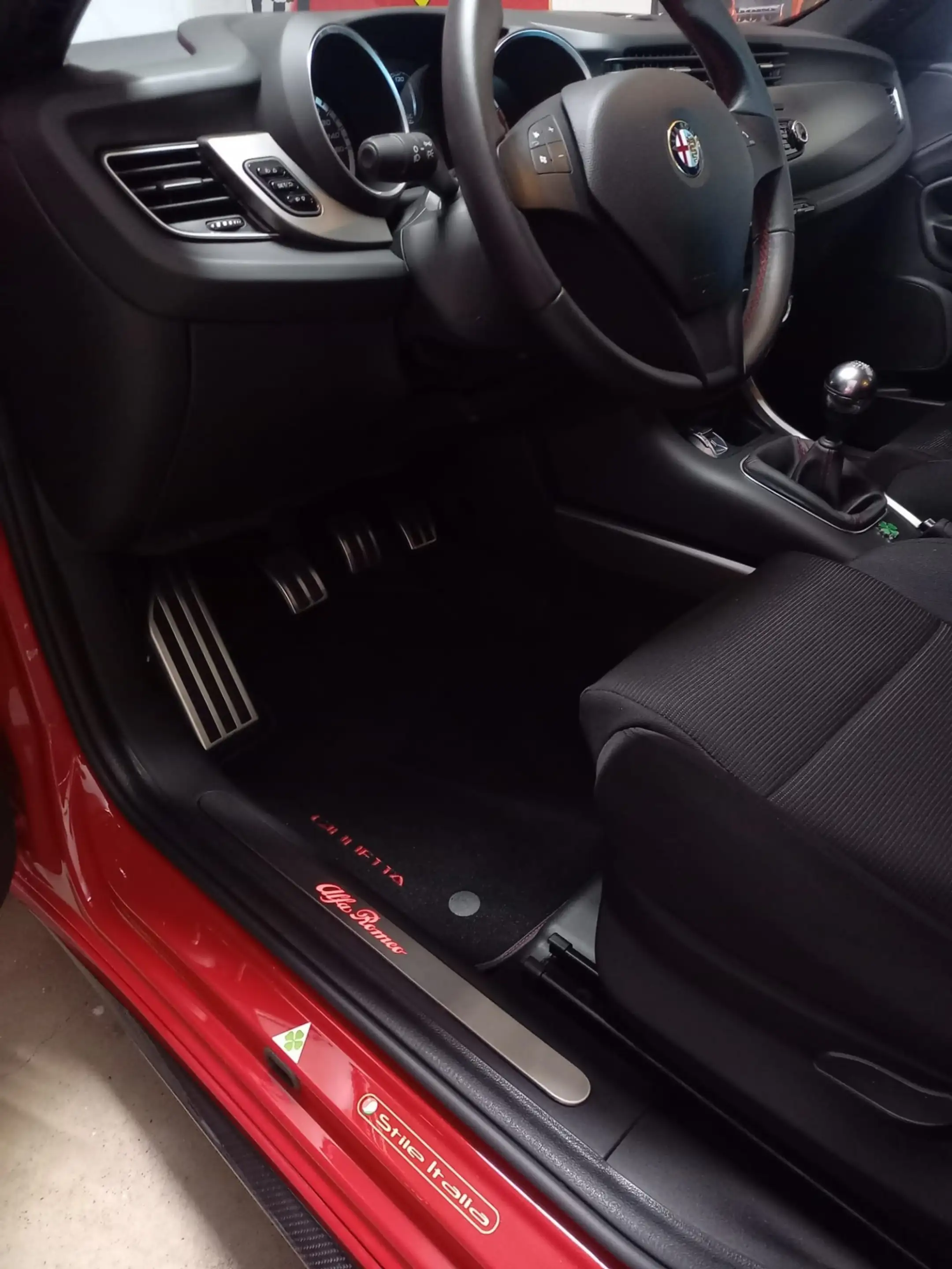 Alfa Romeo Giulietta Veloce#ALU19"#CARBON#TIEFER — photo 12