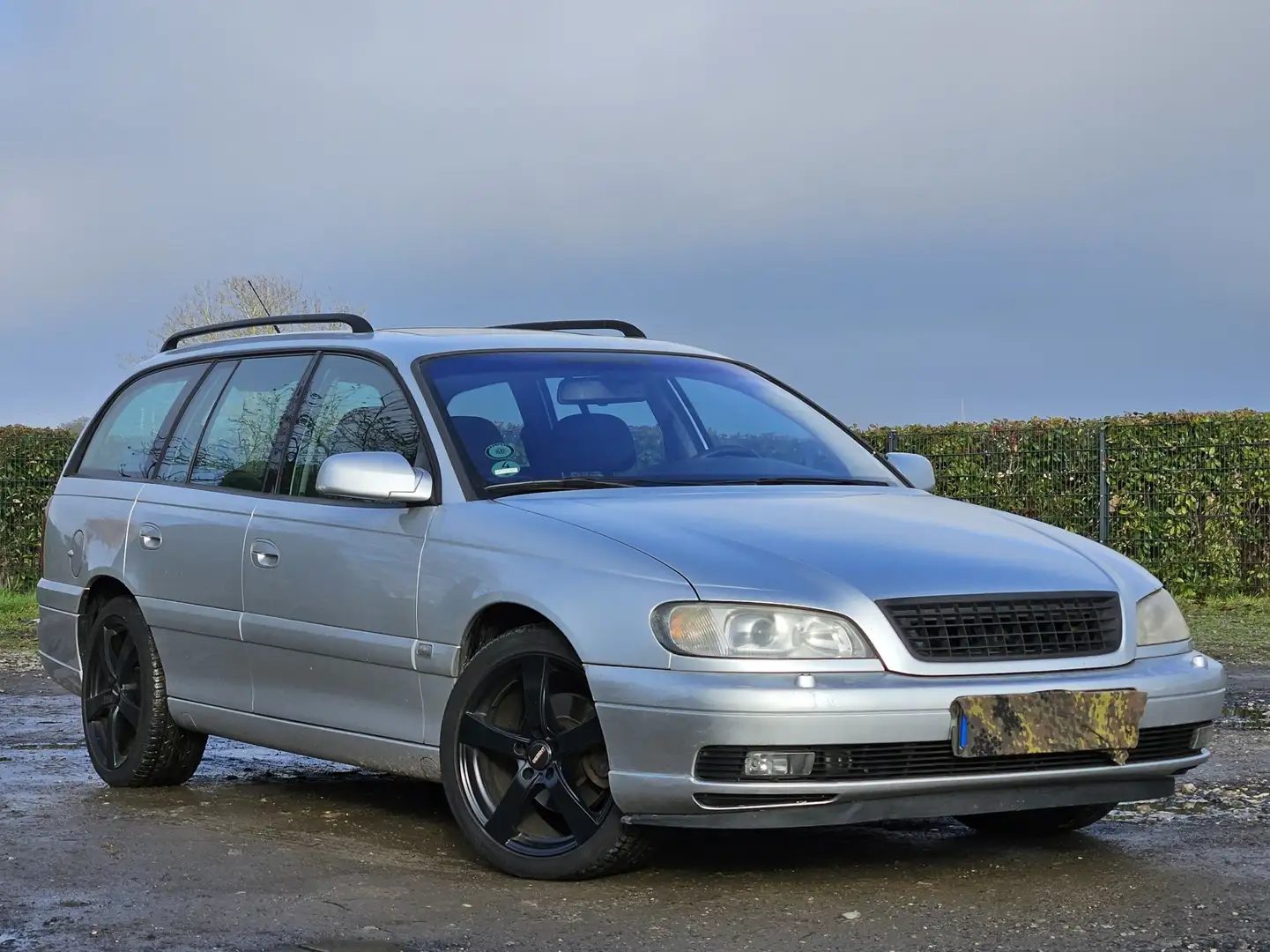 Opel Omega Caravan 3.2 V6 Executive Edition - 1