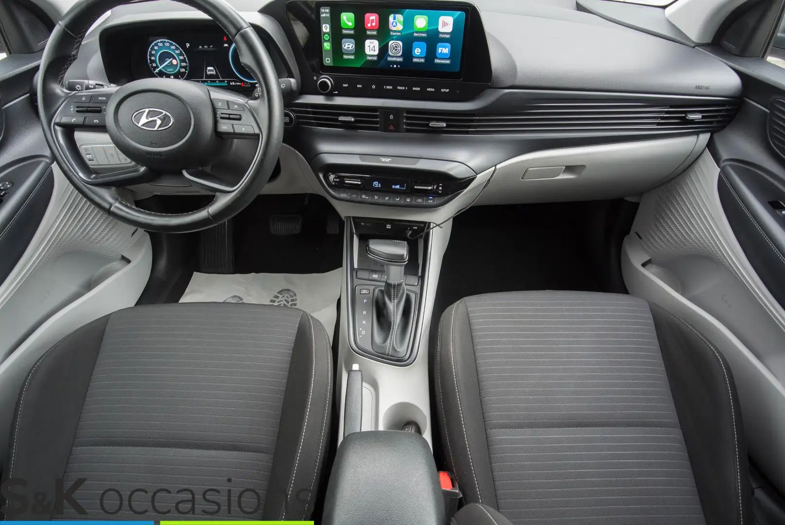 Hyundai i20 1.0 T-GDI Premium BOSEsound ACC Keyless Grijs - 2