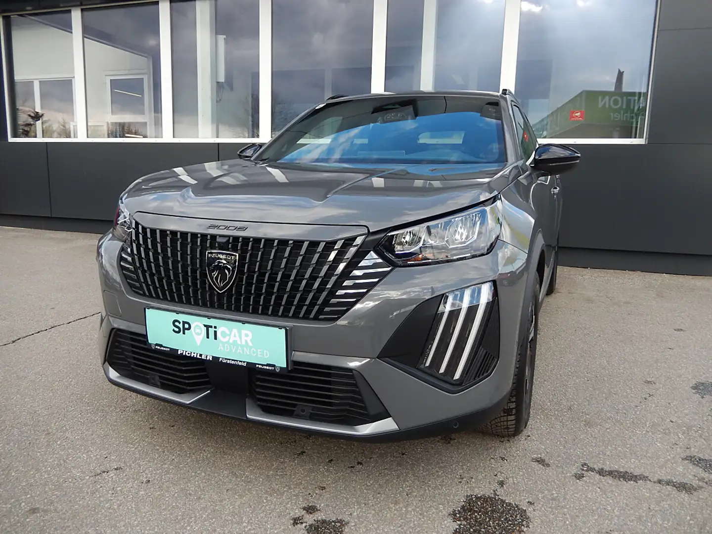 Peugeot 2008 1,2 PureTech 100 S&S Allure 6-Gang-Manuell Grau - 1