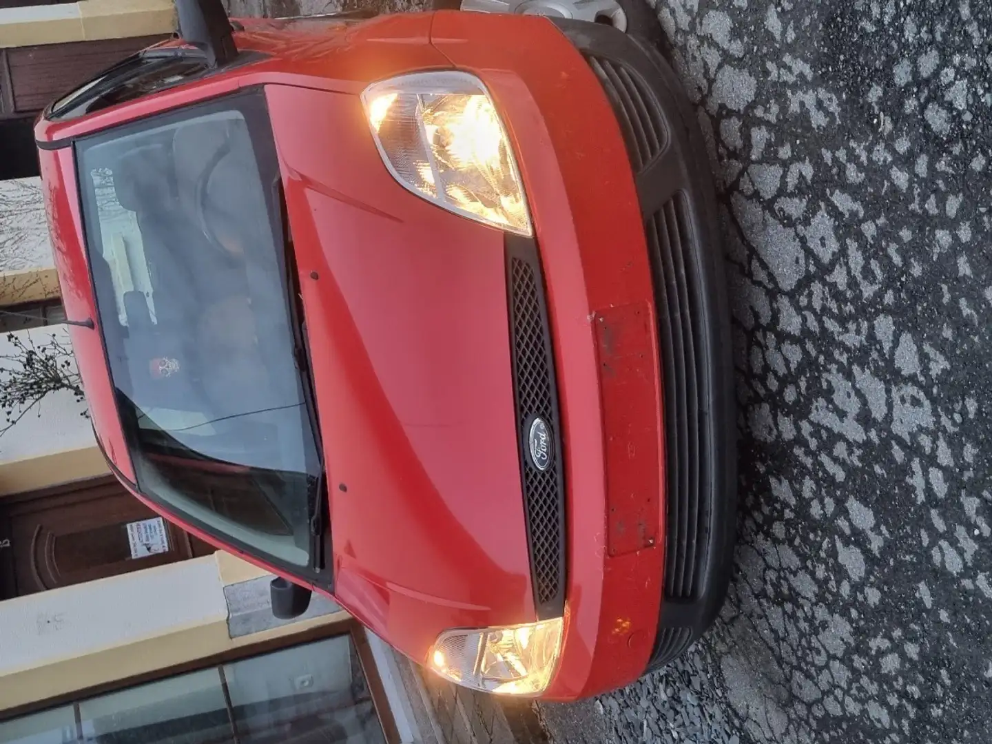 Ford Fiesta 1.3i Ambiente Rouge - 1