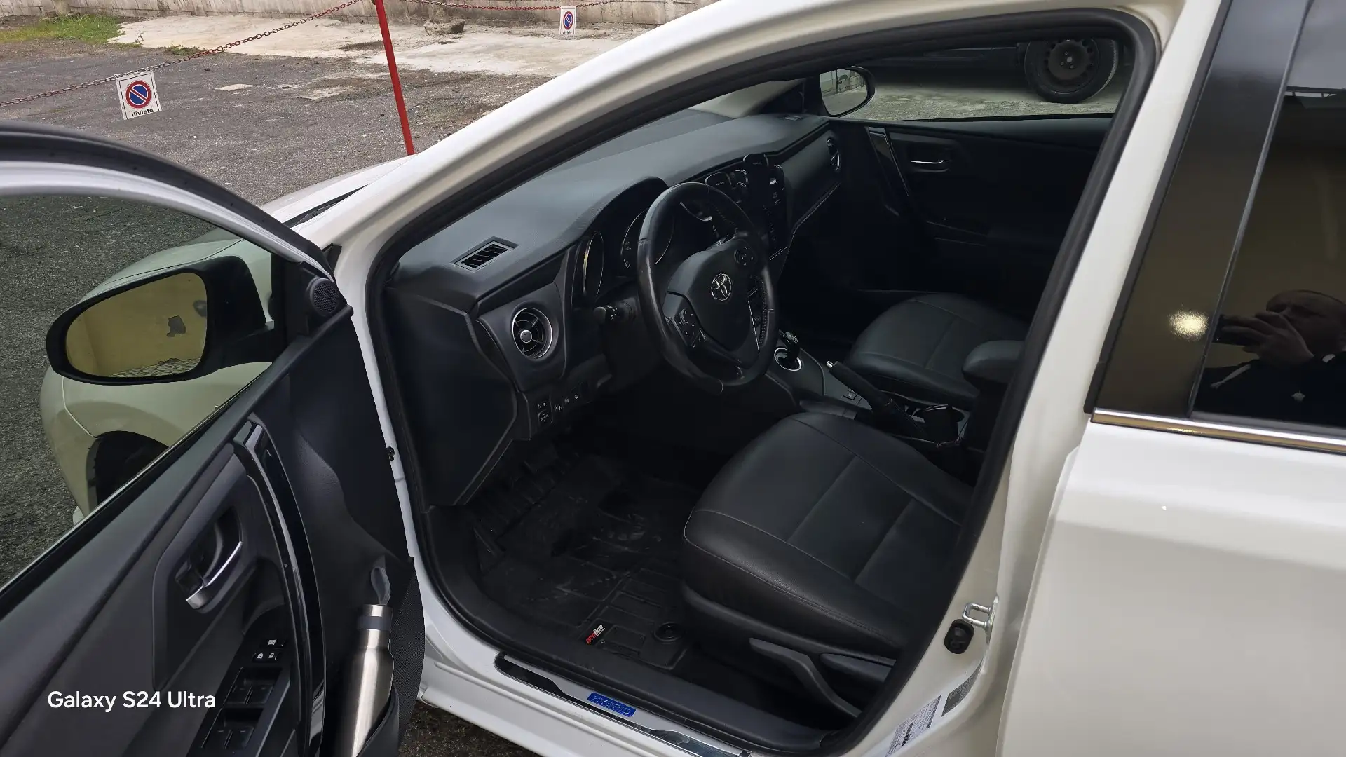 Toyota Auris Touring Sports 1.8h Lounge cvt my18 - 1