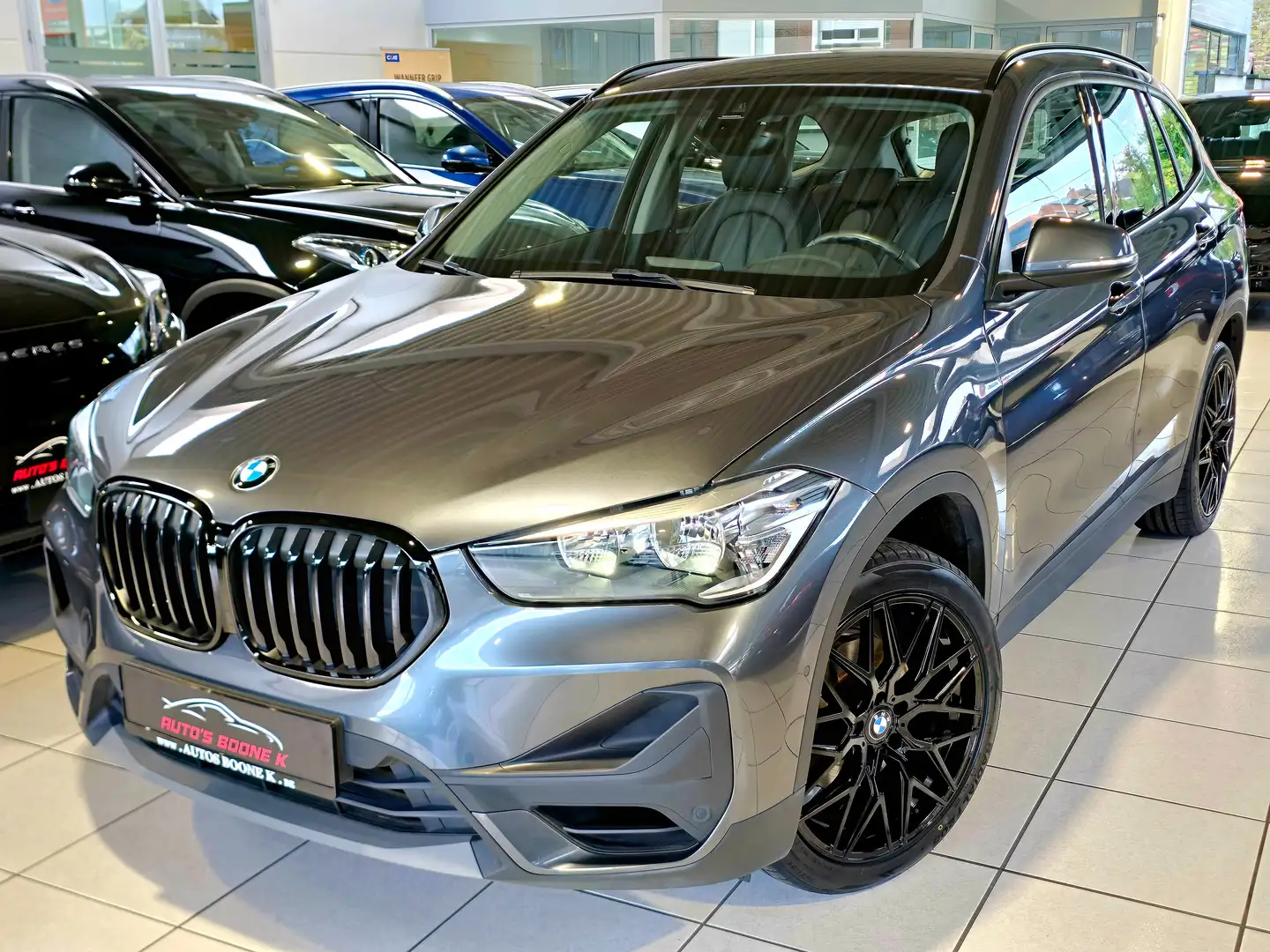 BMW X1 X1 sDrive18i / 136pk / Leder / Navigatie / Cruise Gris - 1